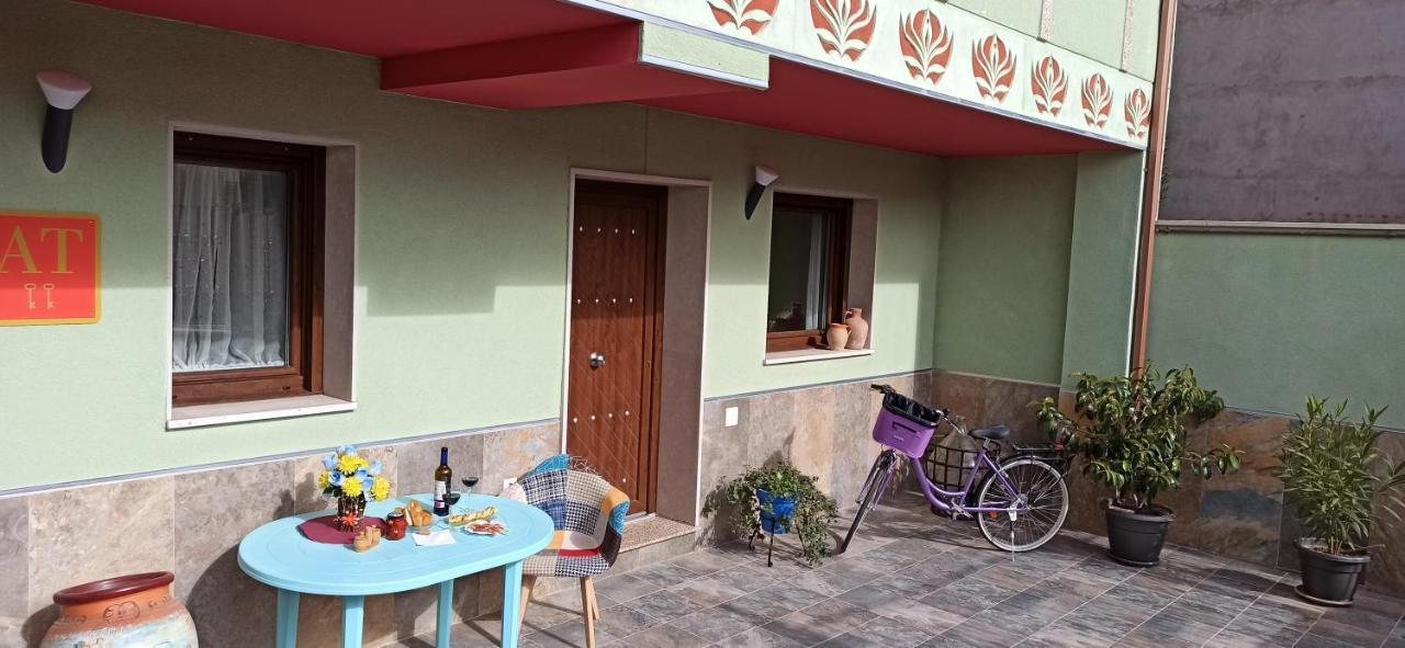 Apartamentos Turisticos Las 3 Golondrinas Peñafiel Exterior foto