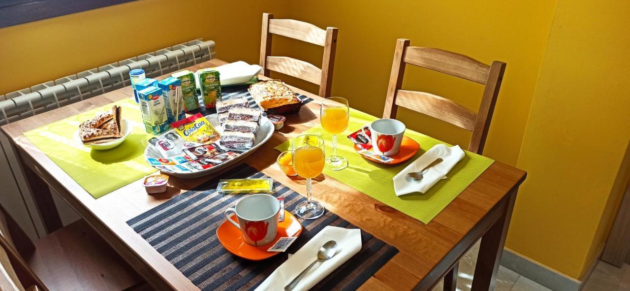 Apartamentos Turisticos Las 3 Golondrinas Peñafiel Exterior foto